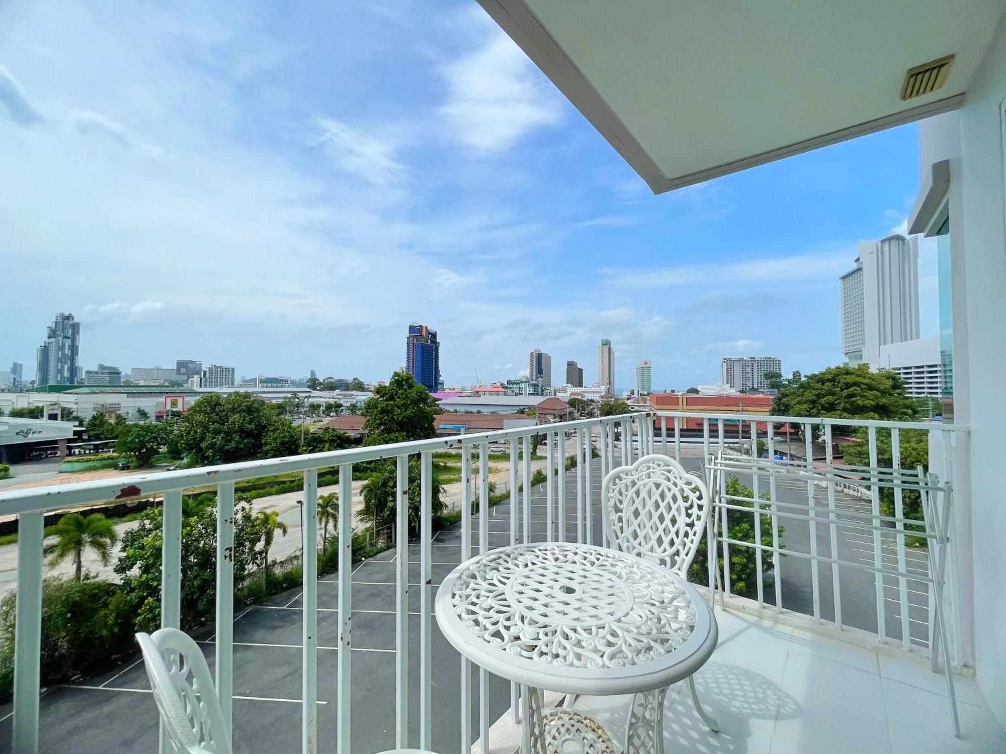 Hotel Baan Pattaya By Sabai Esterno foto