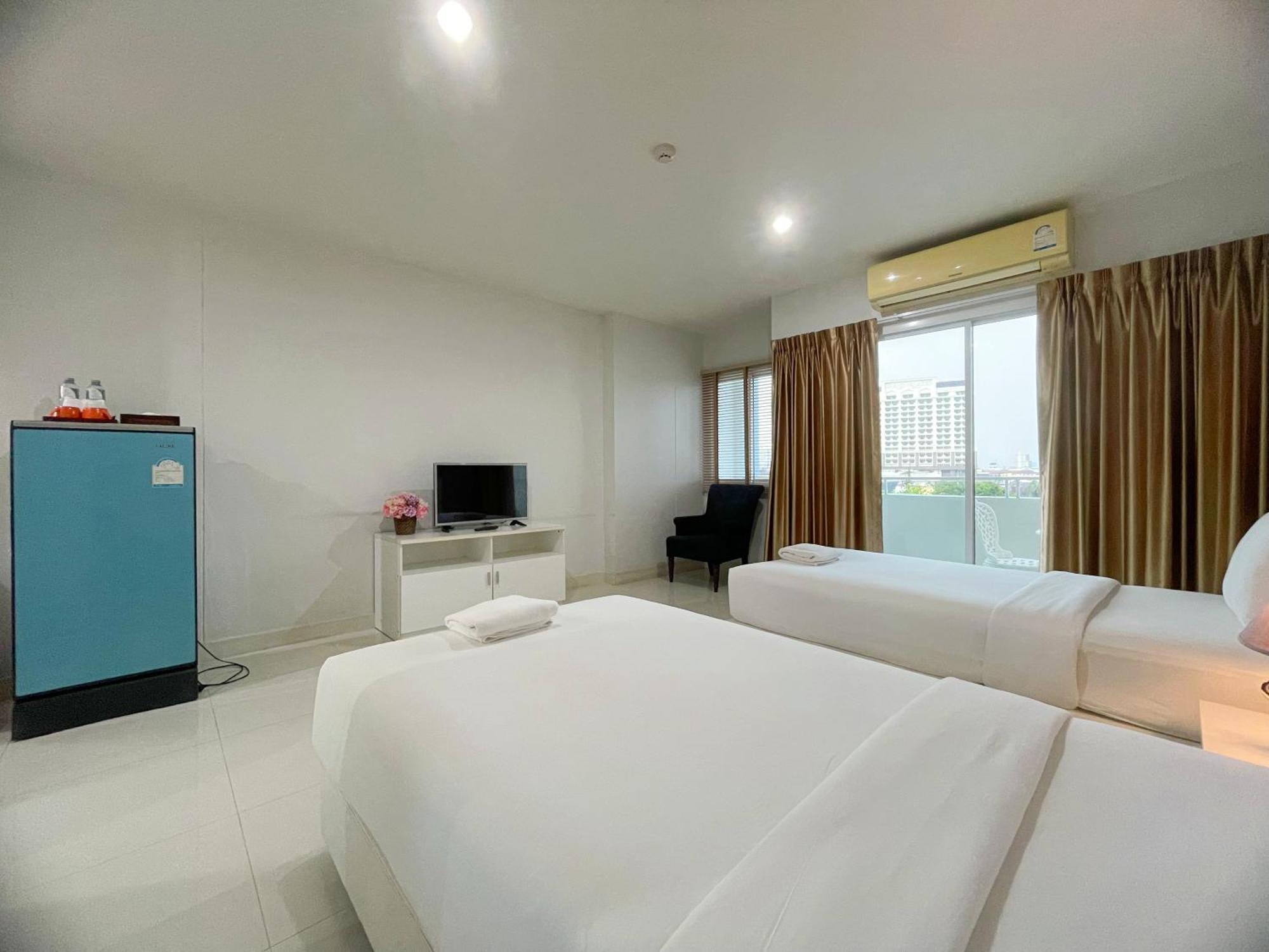 Hotel Baan Pattaya By Sabai Esterno foto