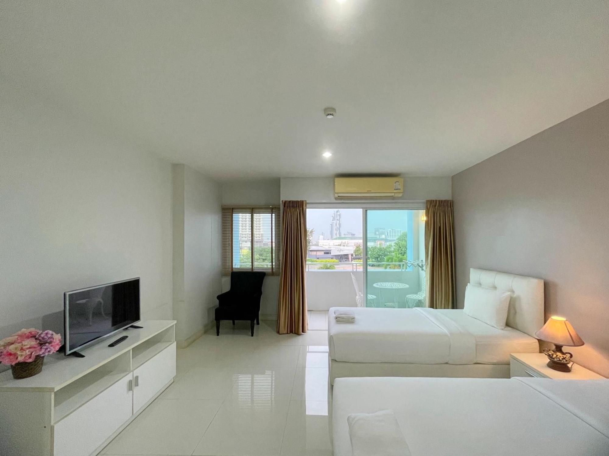 Hotel Baan Pattaya By Sabai Esterno foto