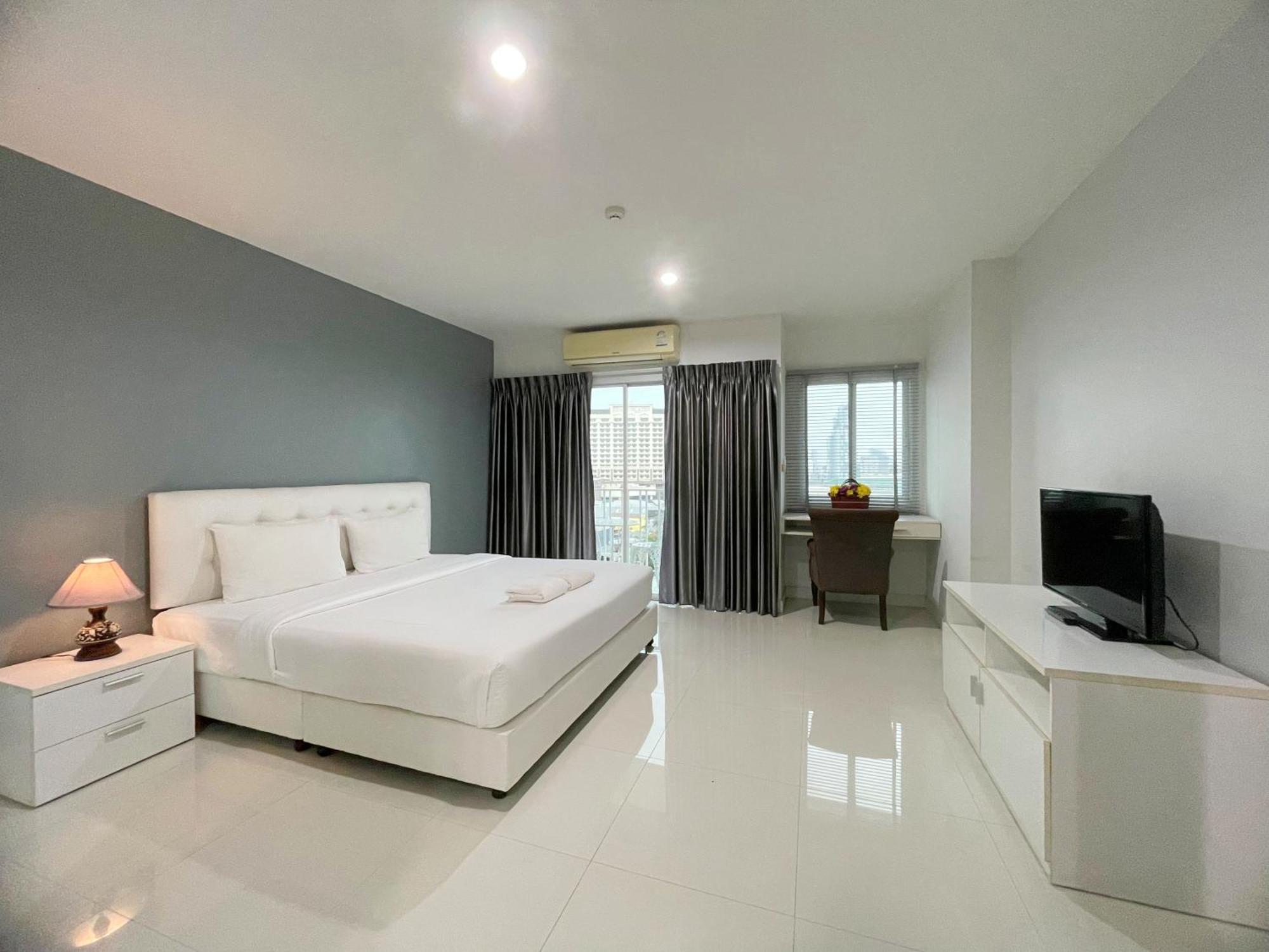 Hotel Baan Pattaya By Sabai Esterno foto